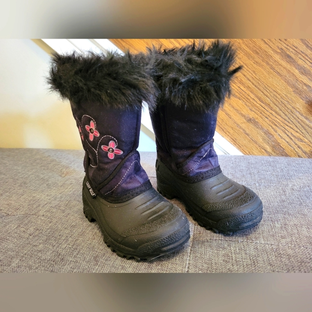 Like New. SIze 7 Toddler Girls Snow Boots. Light up! Good up to -30°